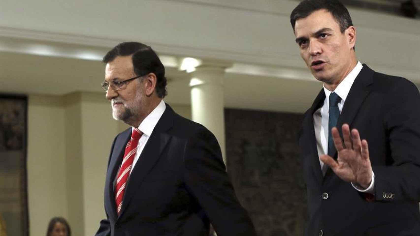El presidente del Gobierno, Mariano Rajoy, con el líder socialista, Pedro Sánchez, en imagen de archivo.