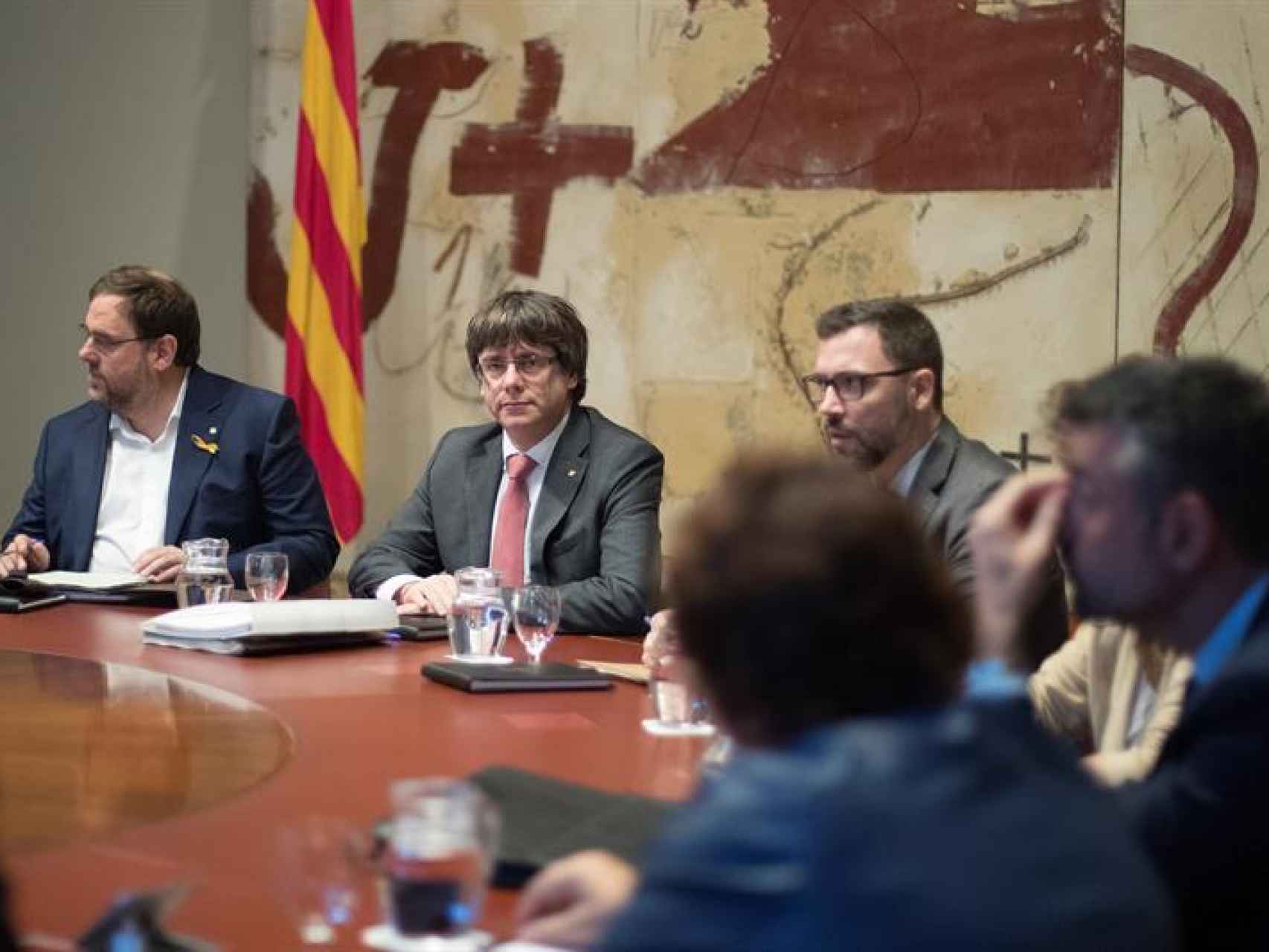 Puigdemont y Junqueras, en el Consell de Govern de este martes.
