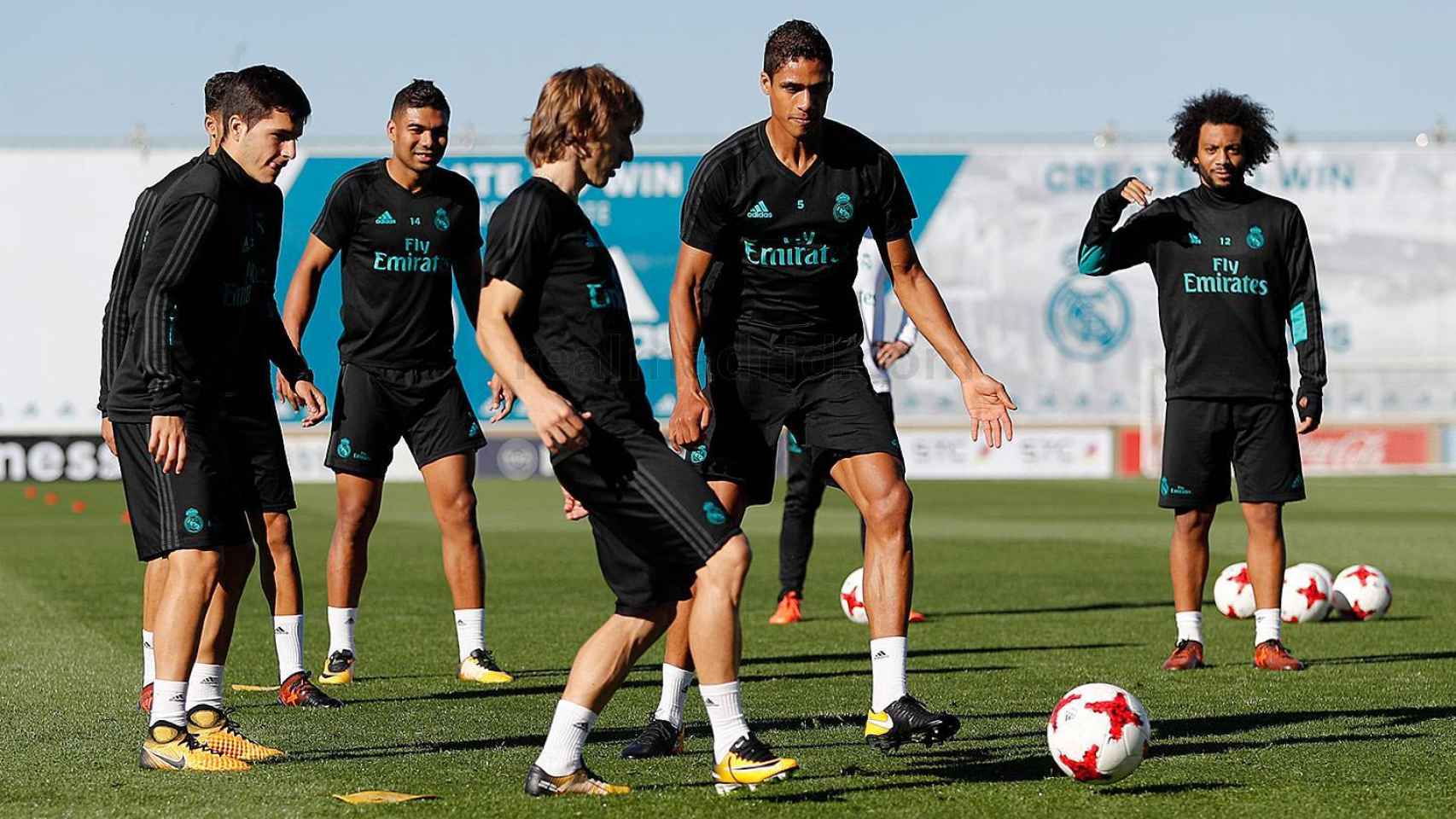Casemiro, Modric, Varane y Marcelo durante el entrenamiento matinal del Real Madrid.