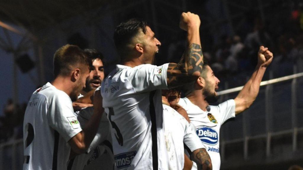 El Fuenlabrada celebra un gol. Foto. cffuenlabrada.com