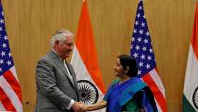 Rex Tillerson y Sushma Swaraj en la conferencia de prensa en Nueva Delhi.