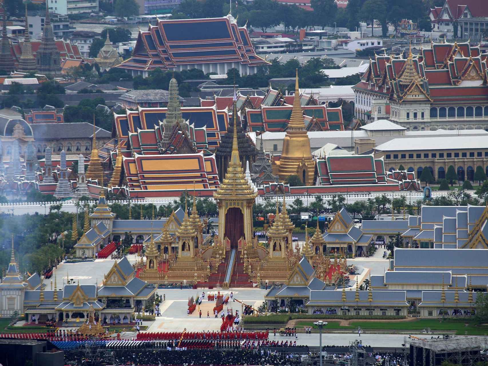 Vista panorámica de la ciudad de Bangkok durante el funeral del rey.