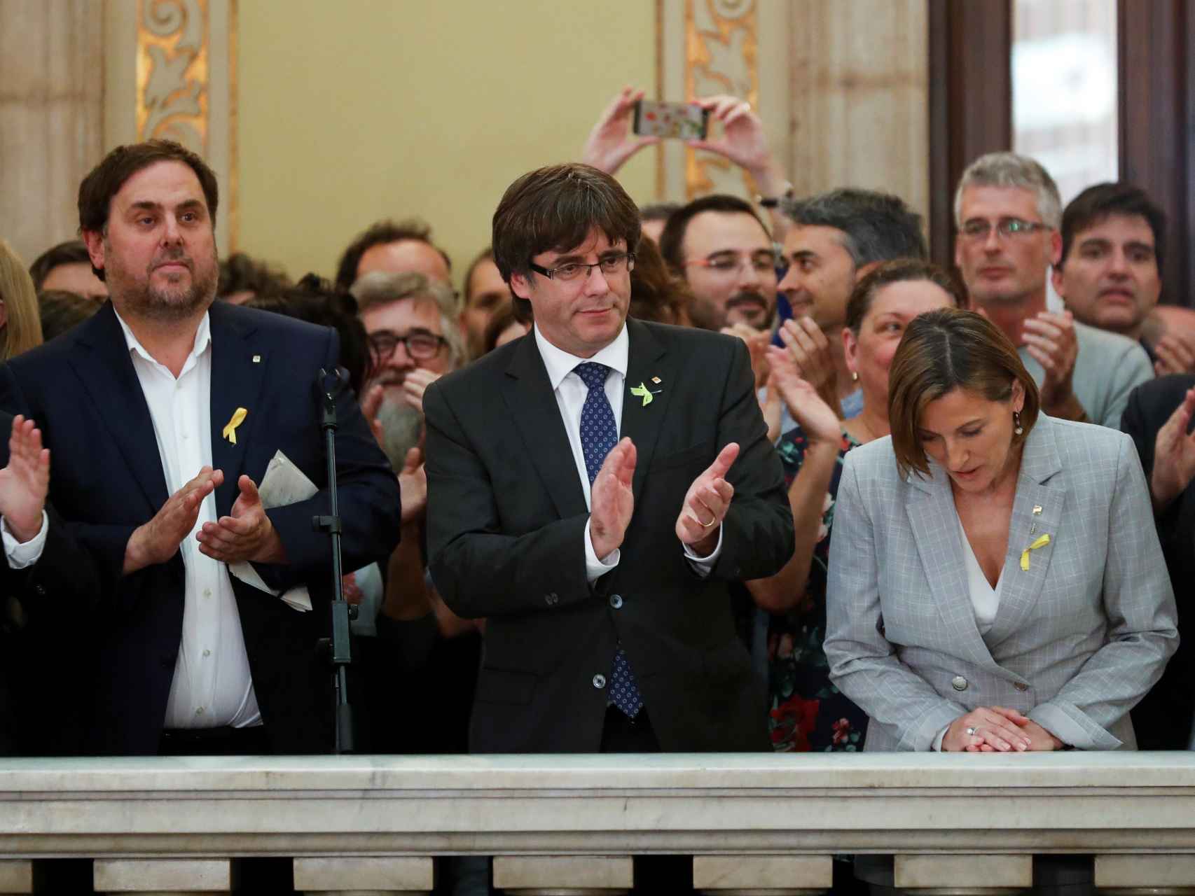 Junqueras, Puigdemont y Forcadell esta mañana en el Parlament.