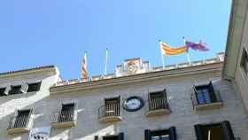 El Ayuntamiento de Gerona quita la bandera española. Foto. Twitter (@todonoticias)