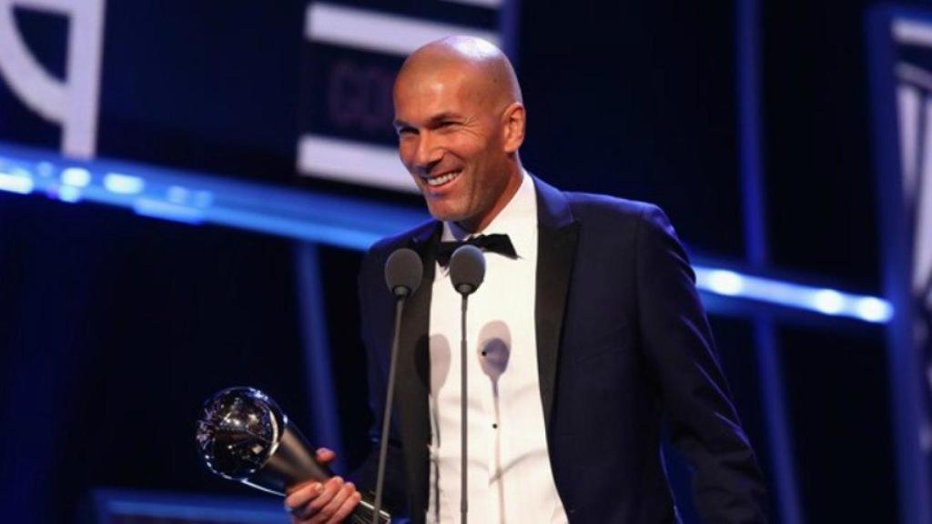 Zidane recibe el The Best. Foto: esfifa.com