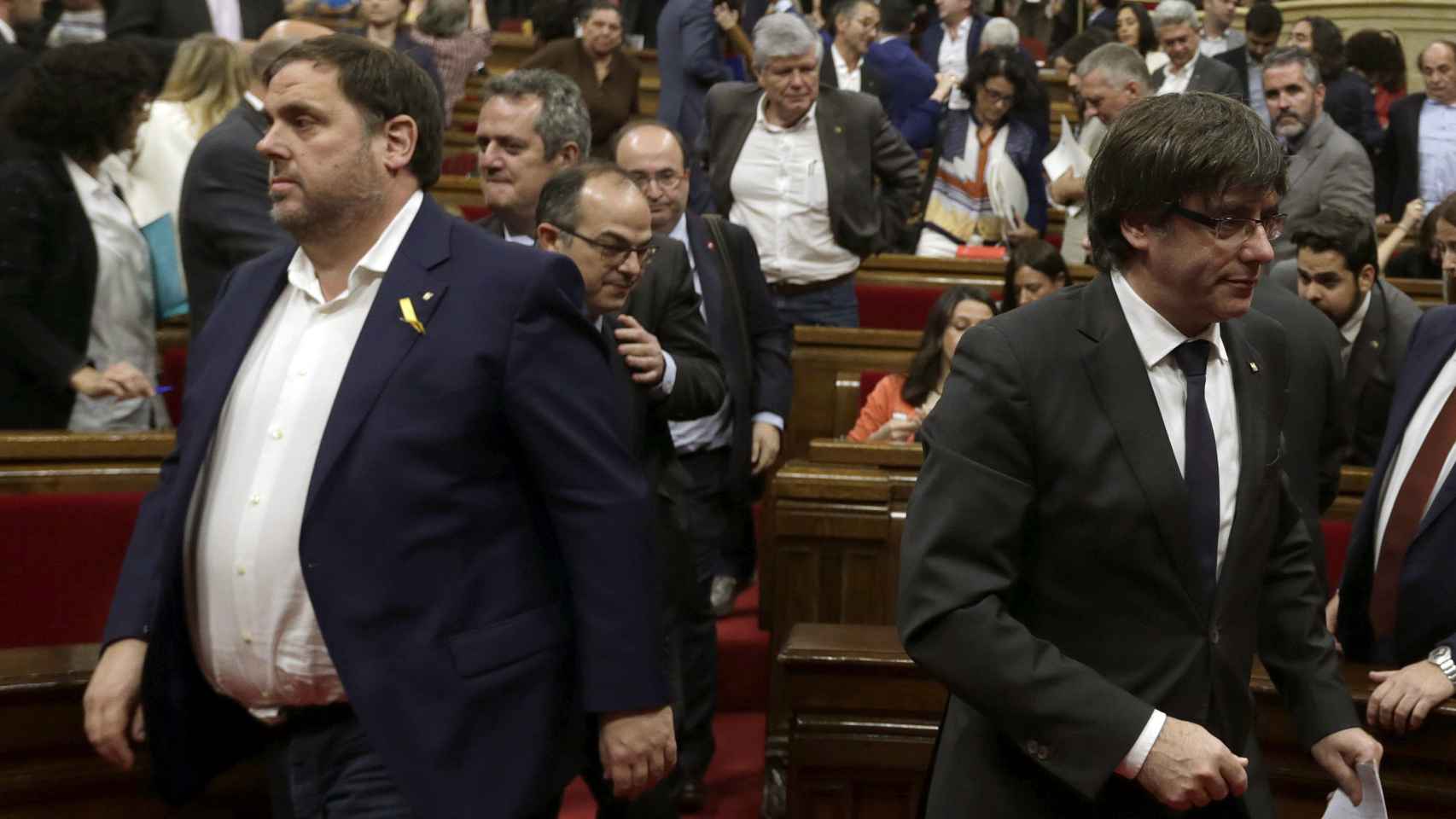 Puigdemont y Junqueras, en una imagen de archivo en el Parlament.