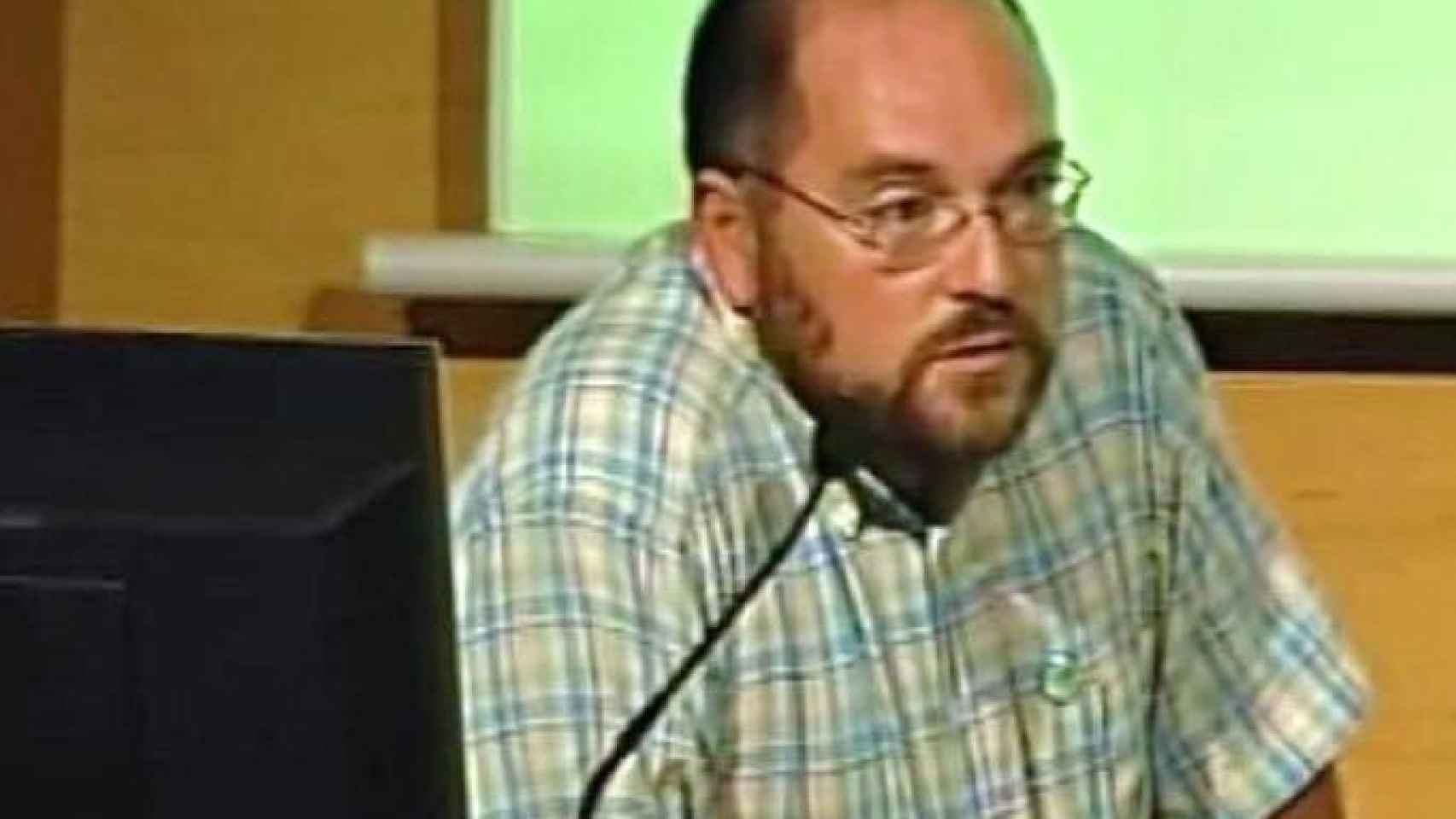 Fermín Sánchez Agurruza se desempeña como profesor.