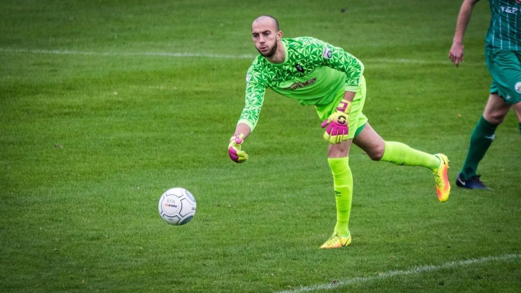 Max Crocombe durante el partido contra el Bradford.