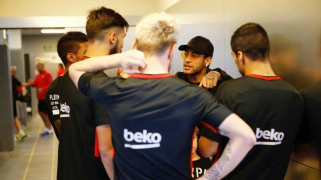 Neymar visita al Barcelona. Foto: Twitter (@FCBarcelona_es)