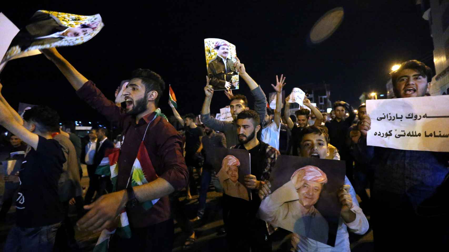 Protestas en las calles del Kurdistán iraquí tras conocerse la dimisión de Barzani.