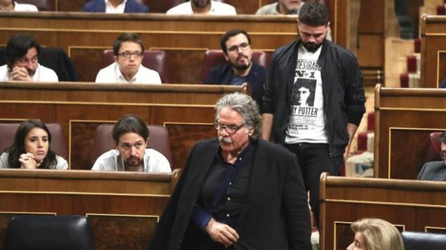 Joan Tardá y Gabriel Rufián abandonan el hemiciclo en señal de protesta.