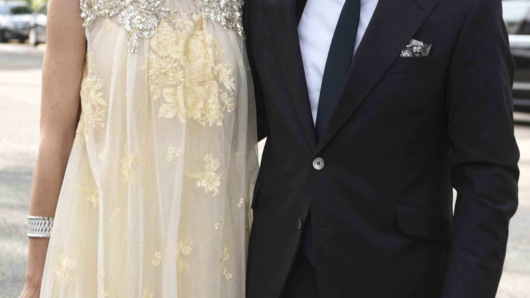 Carola y Emiliano, en la boda de Sara Verdasco el verano pasado.
