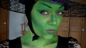 Una 'youtuber' se disfraza de la bruja de 'El mago de Oz'.