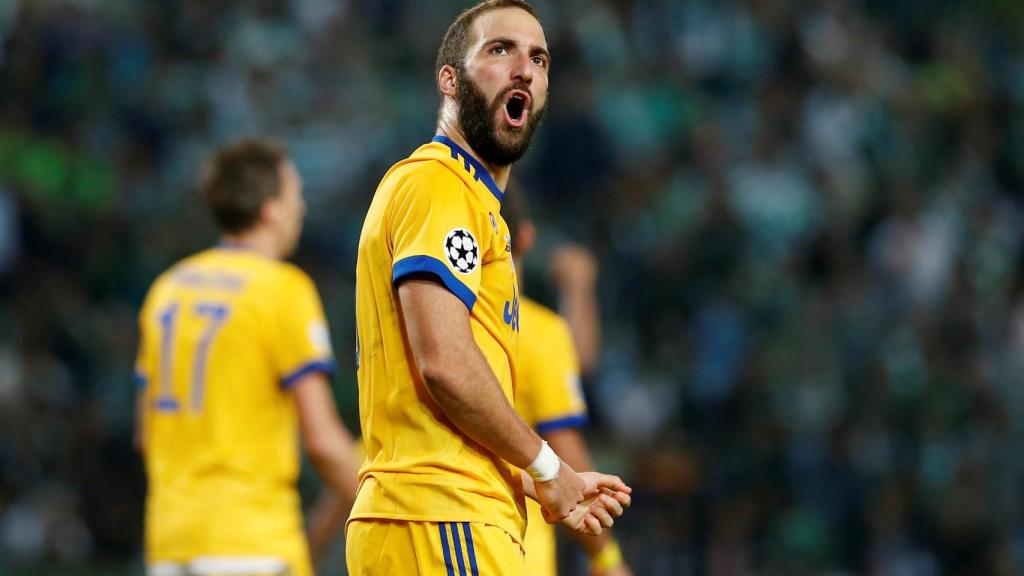 Higuaín celebra su gol ante el Sporting.