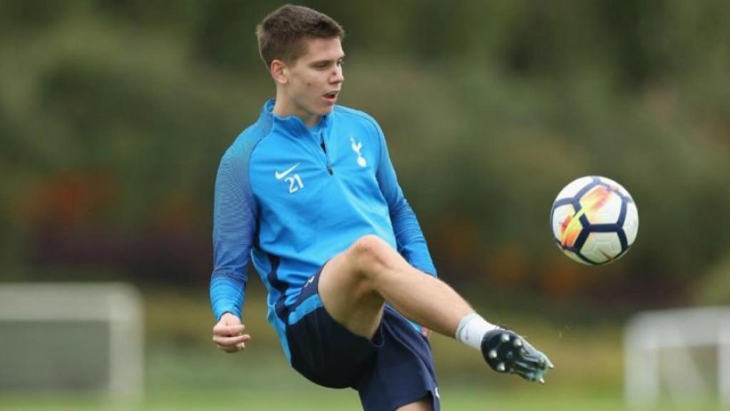 Juan Foyth entrenando con el Tottenham. Foto: tottenhamhotspur.com