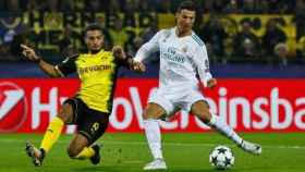 Cristiano Ronaldo conduce el balón ante el Dortmund