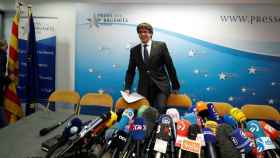 Puigdemont en su llegada a la rueda de prensa en Bruselas.