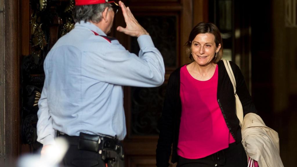 Carme Forcadell a ala salida del Parlament este lunes.