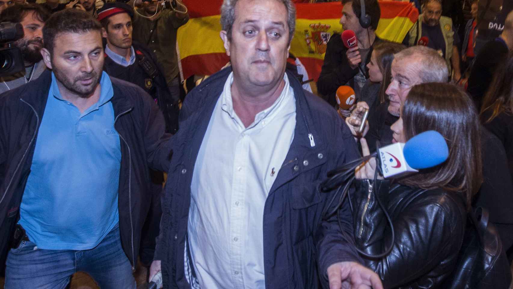 El exconseller de Interior, Joaquim Forn (c), a su llegada a Barcelona.