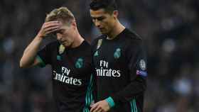 Kroos y Cristiano, cabizbajos tras la derrota del Real Madrid ante el Tottenham.