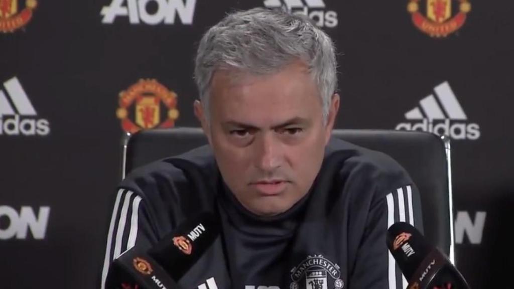 Mourinho en rueda de prensa. Foto: Twitter (@manutd).