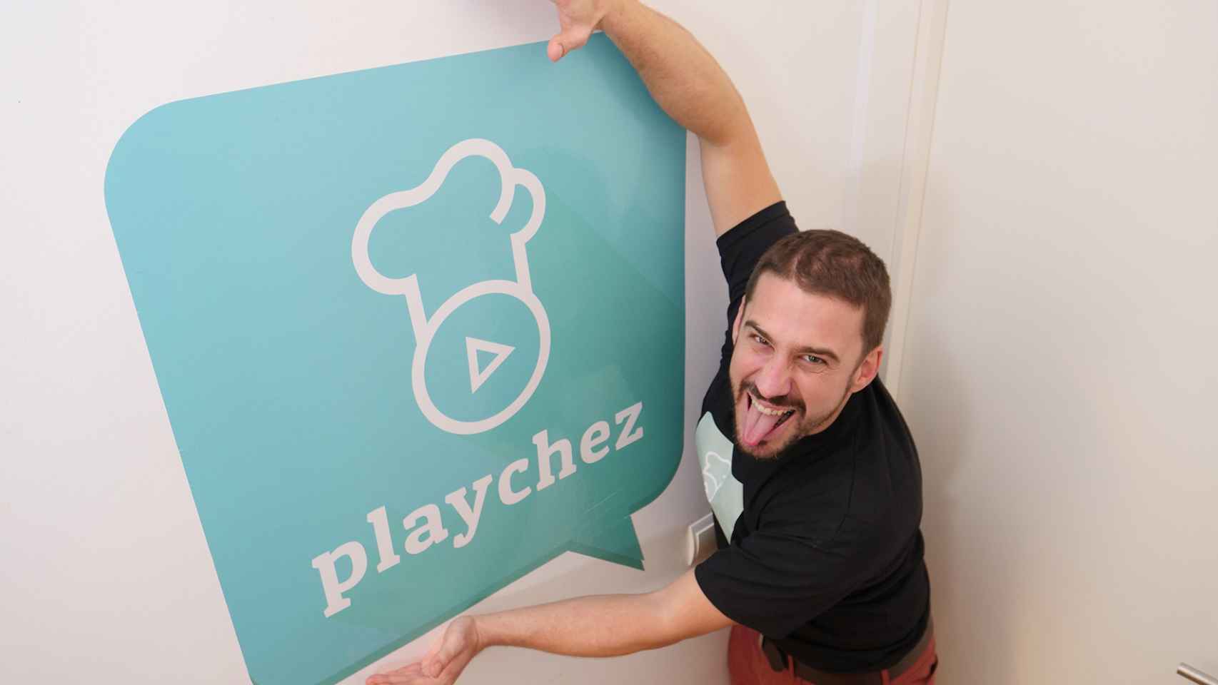 Javier Estévez, presentador de Playchez, programa de cocina de Playz de TVE.