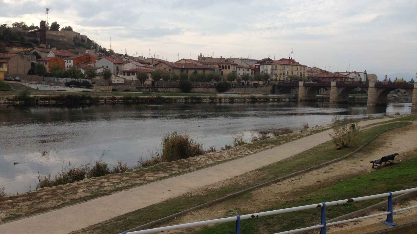 Zona del río Ebro en el que 'El Rifé' salvó de ahogarse a dos hermanos de 11 y tres años.
