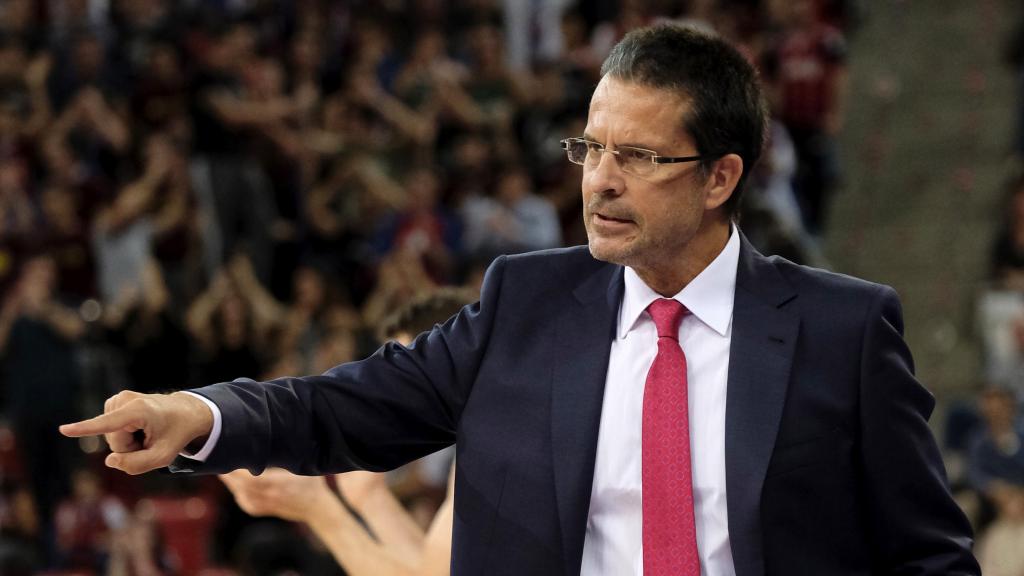 Pedro Martínez dirigiendo al Baskonia.