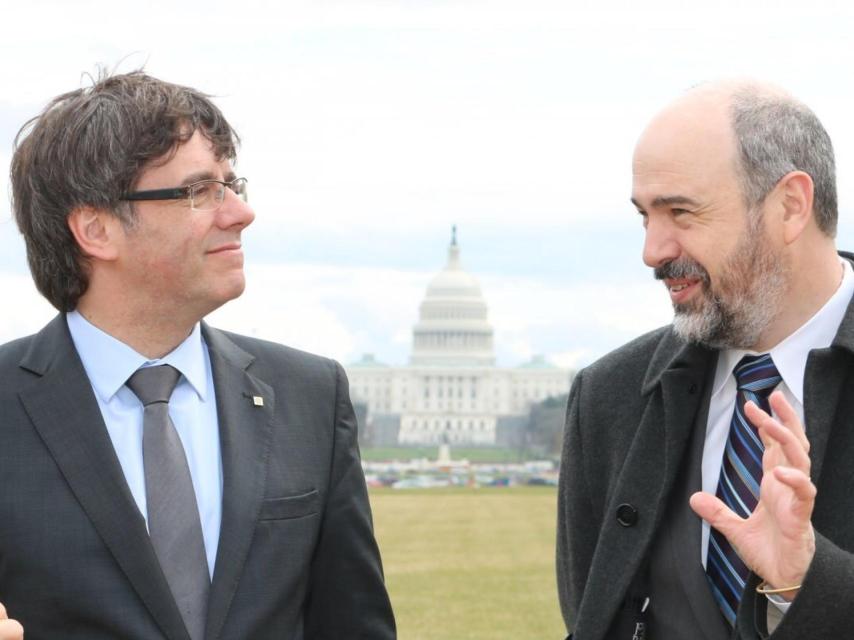 Puigdemont con Atwood, director de contenido del Smithsonian Folklife Festival de Washington.