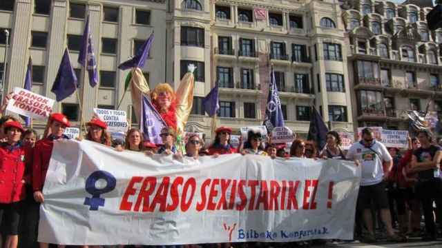Concentración en Bilbao durante la Aste Nagusia condenando las agresiones sexuales.