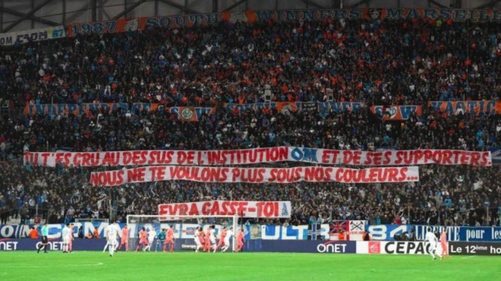 La pancarta de los ultras del Olympique de Marsella contra Evra.