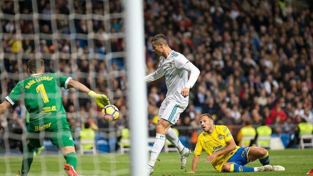 Cristiano lo intenta una vez más, pero sin suerte. Foto: Pedro Rodríguez / El Bernabéu