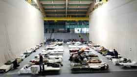 Centro de refugio temporal en un pabellón de deportes de Hanau en Alemania.