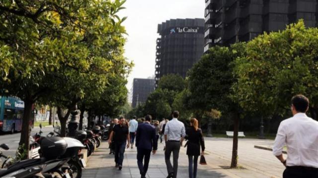 Las calles de Barcelona respiran normalidad mientras las empresas preparan demandas por los daños provocados.