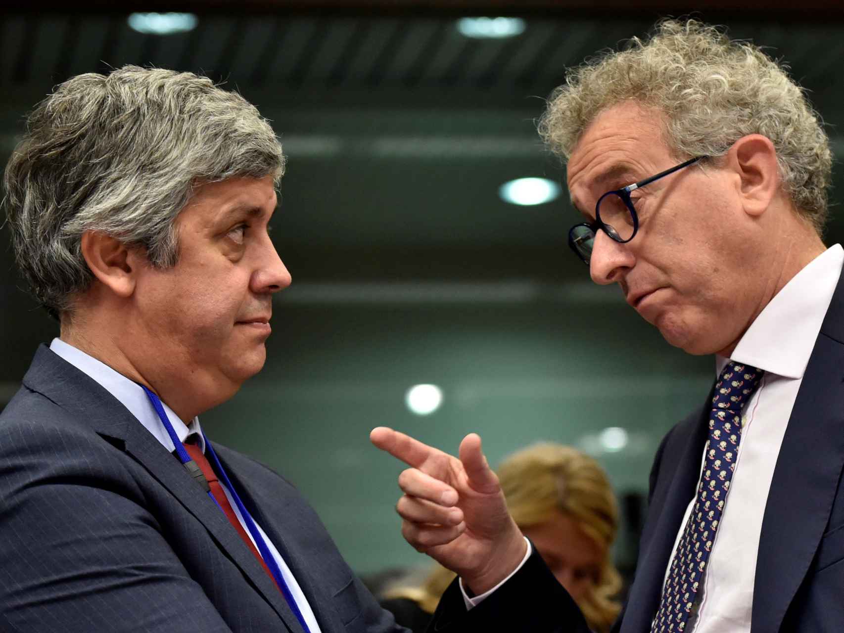 Centeno y Gramegna, dos de los favoritos para dirigir el Eurogrupo, durante la reunión de este lunes