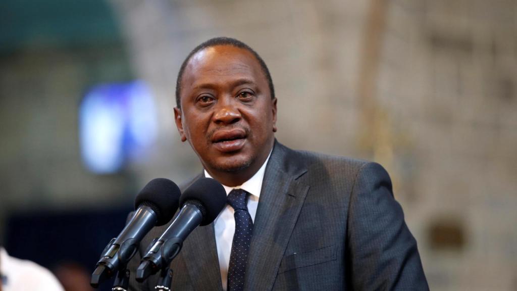 Uhuru Kenyatta da un discurso en Nairobi.