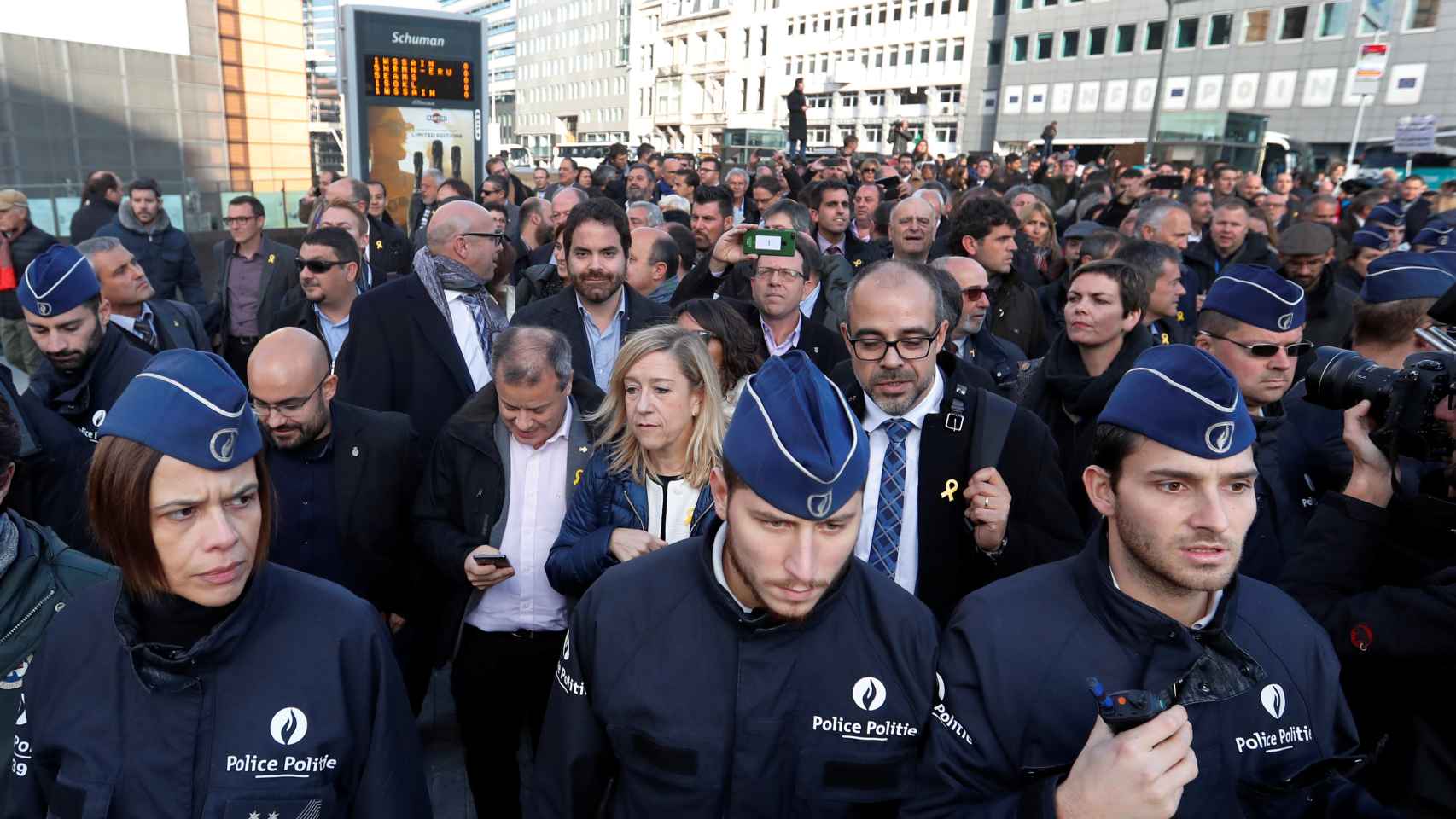 La policía belga escolta a los alcaldes independentistas