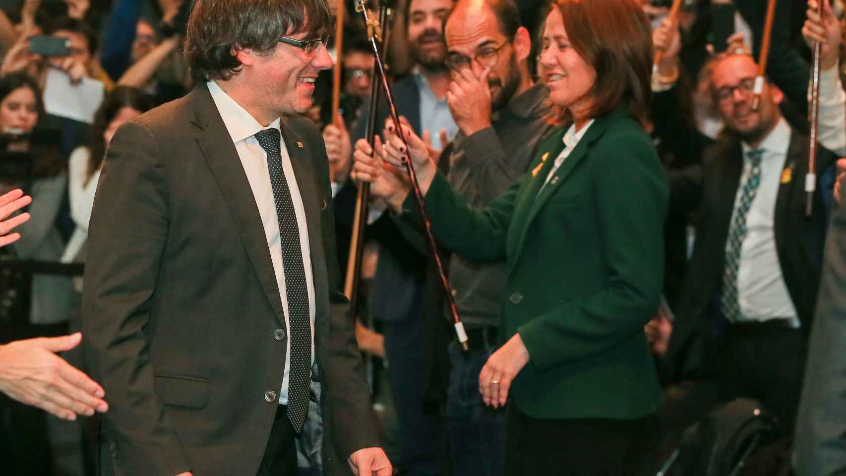 Puigdemont, con los alcaldes independentistas en Bruselas