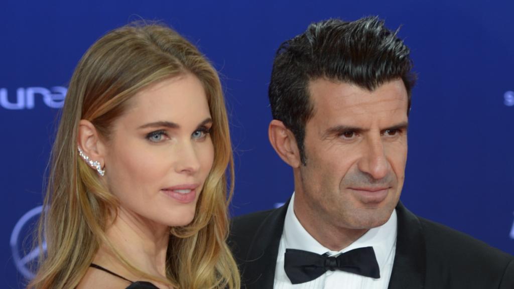 Luis Figo y Helen Svedin posando en la fotocall.