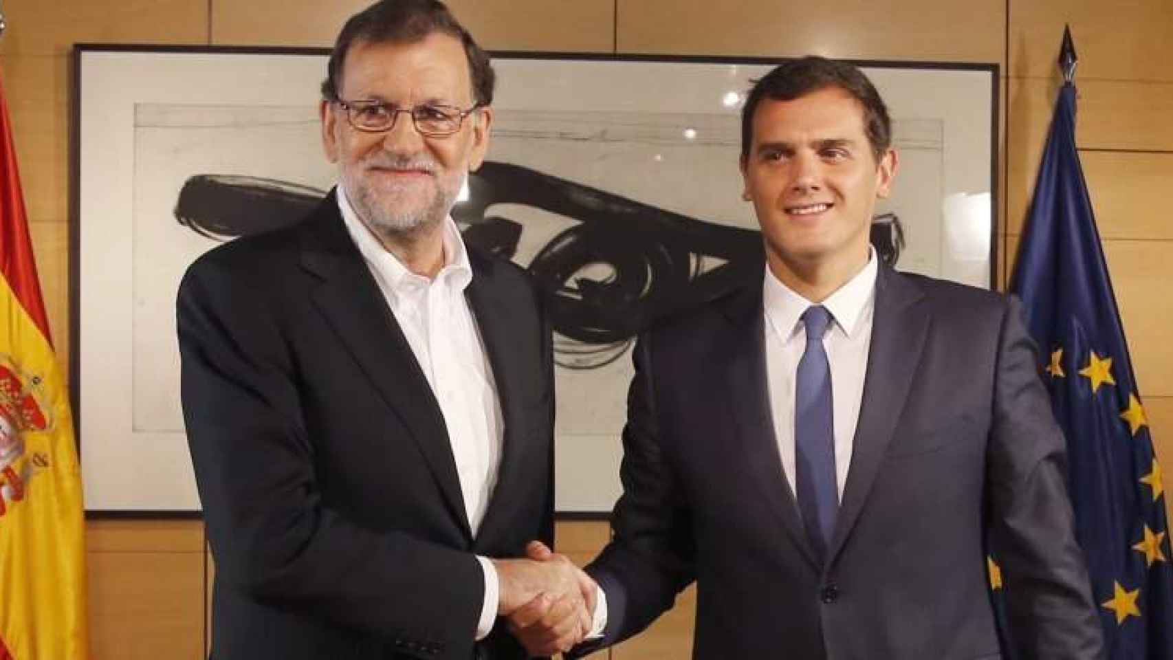 El presidente del Gobierno, Mariano Rajoy, con el líder de Cs, Albert Rivera.