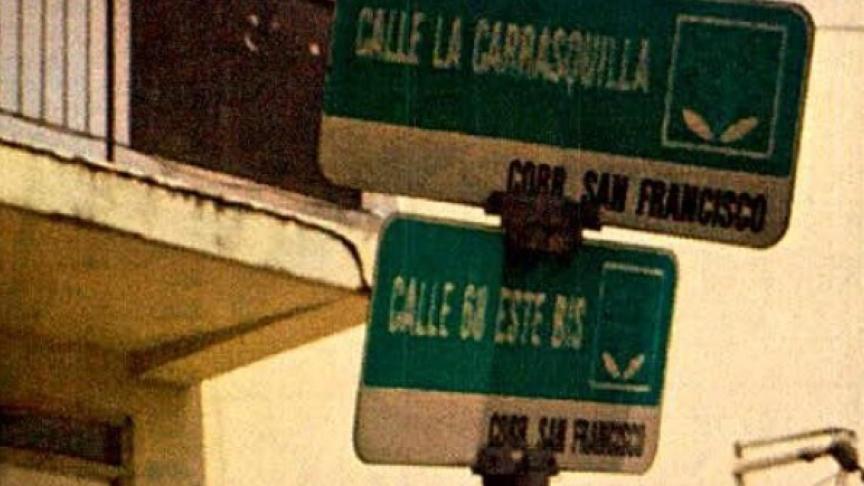 Cartel de la calle Carrasquilla, donde se ubica la empresa pantalla.