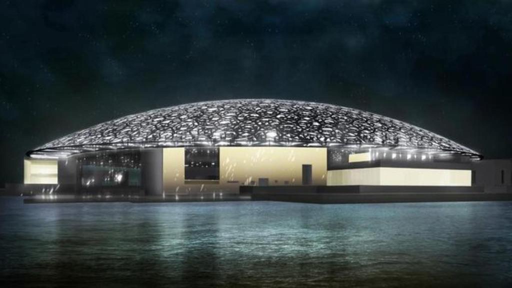 Vista exterior del Louvre en Abu Dhabi, construido por Jean Nouvel.