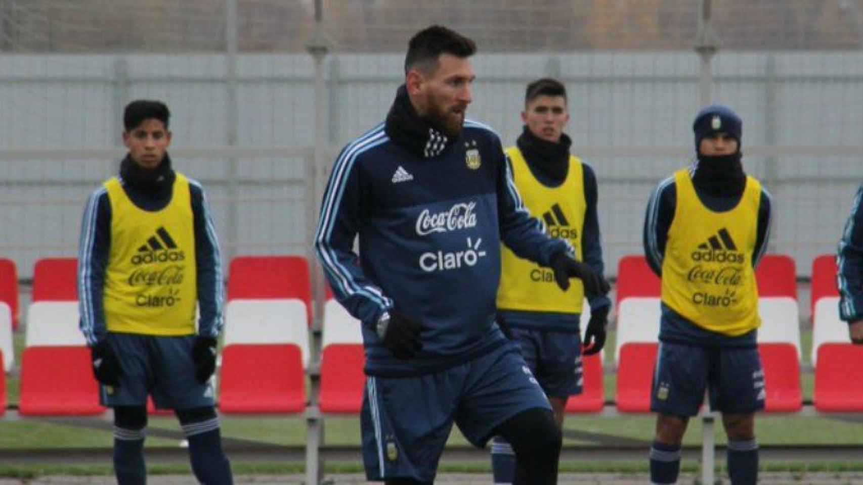 Messi entrena con Argentina. Foto Twitter (@Argentina)