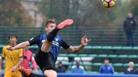 Facundo Colidio, joya del Inter de Milán, en el momento de marcar su golazo. Foto: inter.it