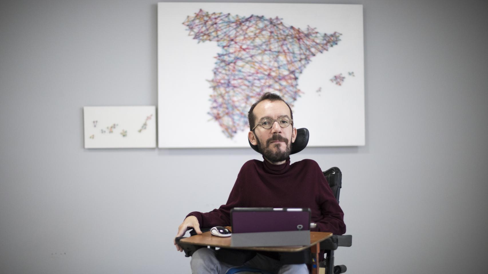 Pablo Echenique en la sede de Podemos.