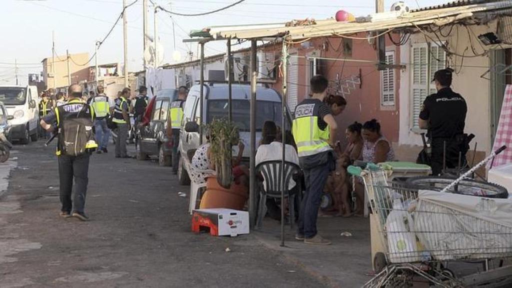 Redada efectuada por la Policía en Son Banya en 2012.