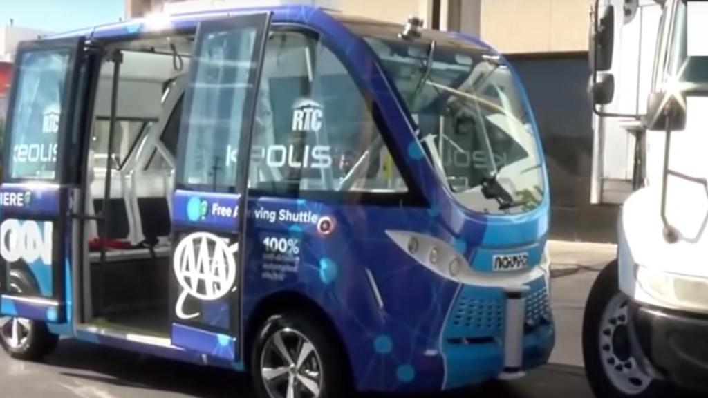 autobus autonomo se estrella con un camion