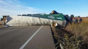 Zamora-camion-volcado-accidente