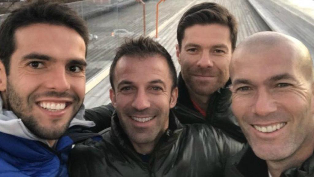 Zidane con Xabi Alonso, Kaká y Del Piero en Rusia. Foto: Twitter (@KAKA)