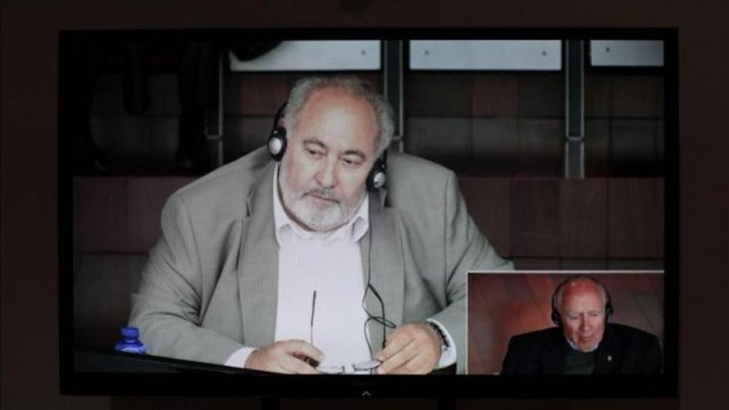 El testimonio del capitán Kostazos fue clave en el juicio. En la imagen, declarando ante la Audiencia Provincial de A Coruña. En la foto inferior, Apostolos Mangouras.